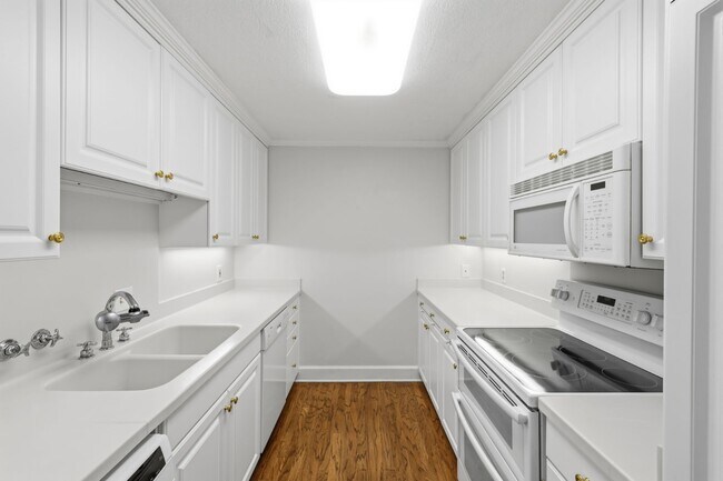 Building Photo - 3211 W Swann Ave