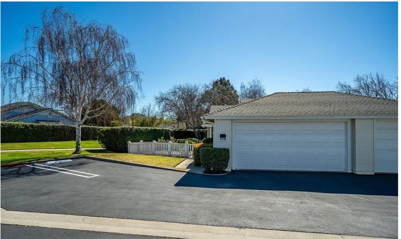 2-car garage - 887 Marigold Ct