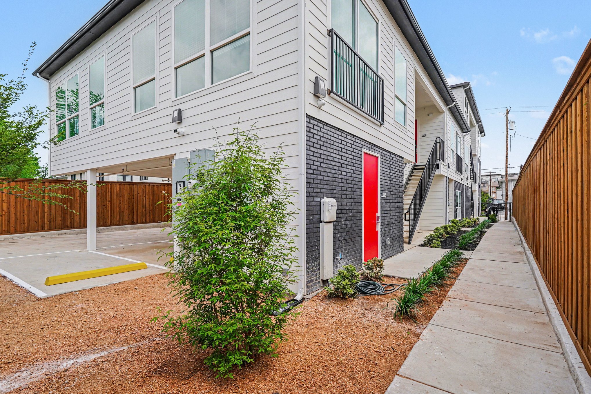 Building Photo - 2217 N Fitzhugh Ave