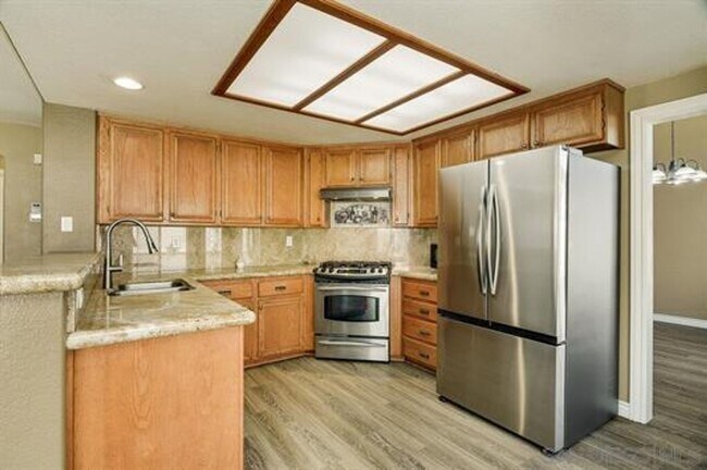 Building Photo - Beautifully Remodeled Home with outdoor Kitchen and Spa!