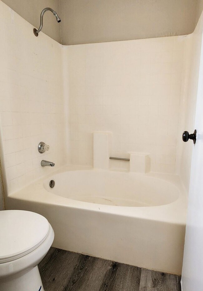 Building Photo - Corner Lot, 3BD, 2.5BA Home in Lake Elsinore