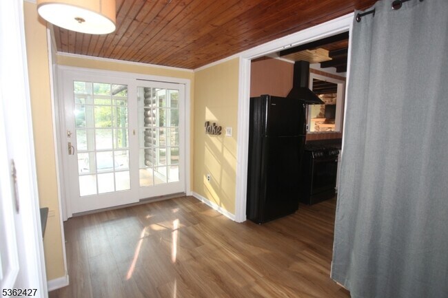 Building Photo - 56 Rogerene Way