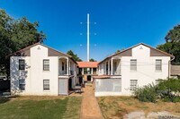 Building Photo - 3003 Greenwood Dr