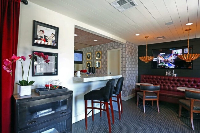 Building Photo - 5106 N Lamar Blvd