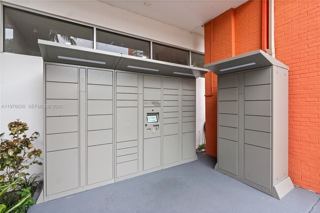 Building Photo - 1301 NE Miami Gardens Dr