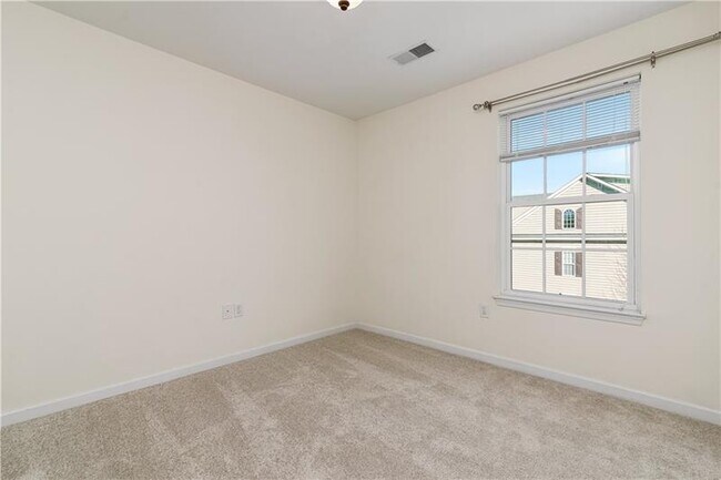 Building Photo - 204 Hounslow Rd