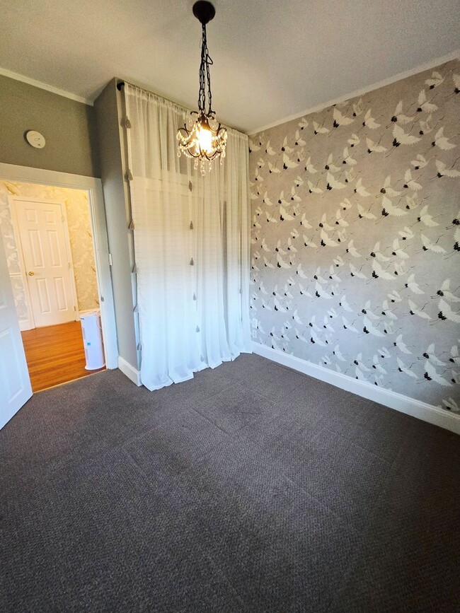 Building Photo - Beautiful Bungalow In the Twin Beaches