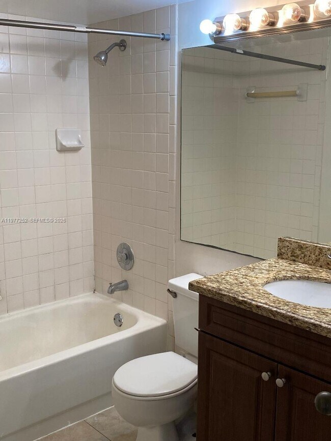 Building Photo - 22104 Glenmoor Dr