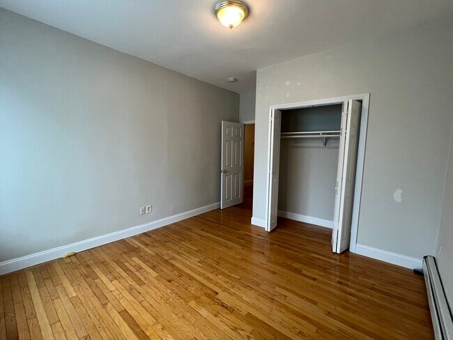 Building Photo - 42 Waugh St