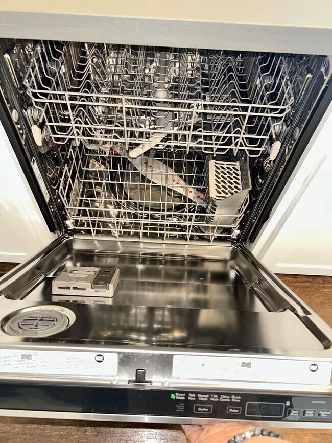 Building Photo - 1028w