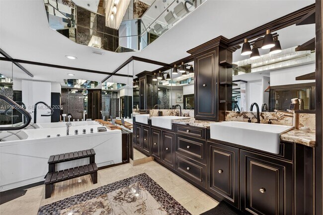 Building Photo - 16711 Collins Ave