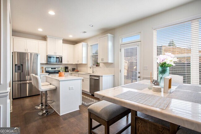 Building Photo - 2414 Fitts Dr