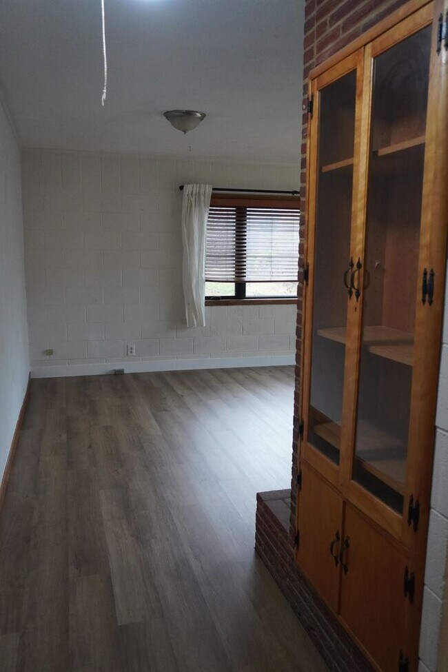 Building Photo - 5716 Alki Rd