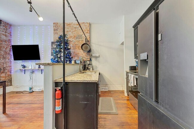 Building Photo - Charming 3BR Duplex in Covington