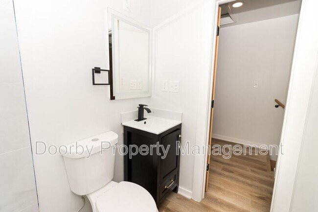 Building Photo - 1808 E 13th St