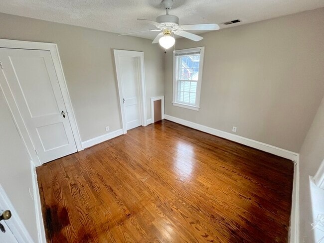 Building Photo - Apartment for rent by the Beach!