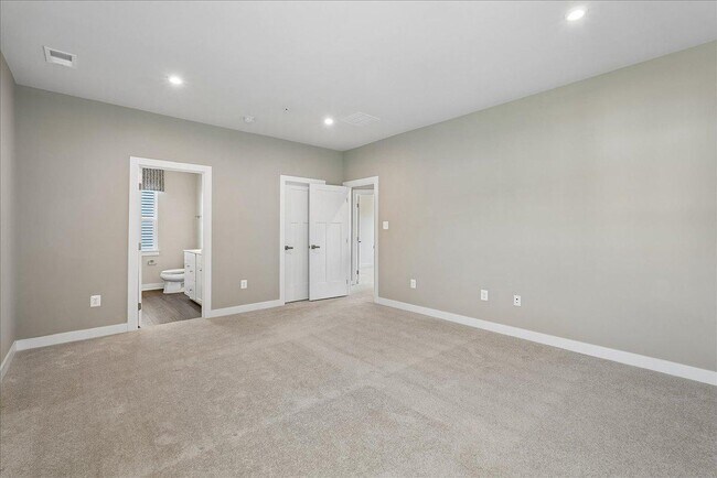 Building Photo - 1303 Potomac View Pkwy