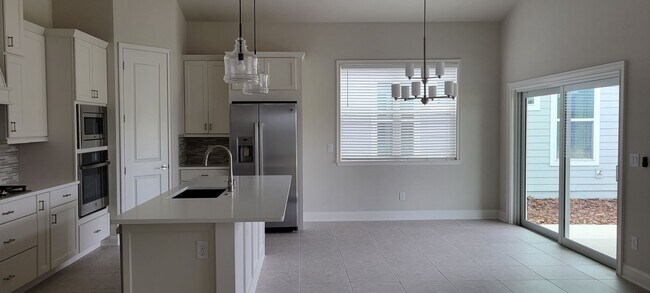 Building Photo - 3/2 with 2 car garage. Newer Construction home in Oakmont