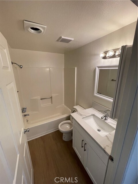 Building Photo - 621 N Kenwood St