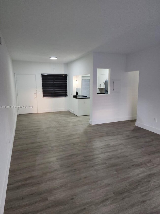 Building Photo - 2101 Normandy Dr