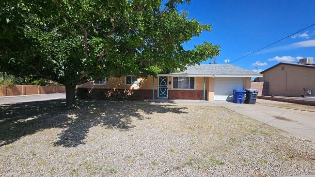 Primary Photo - 3 Bed 2 Bath