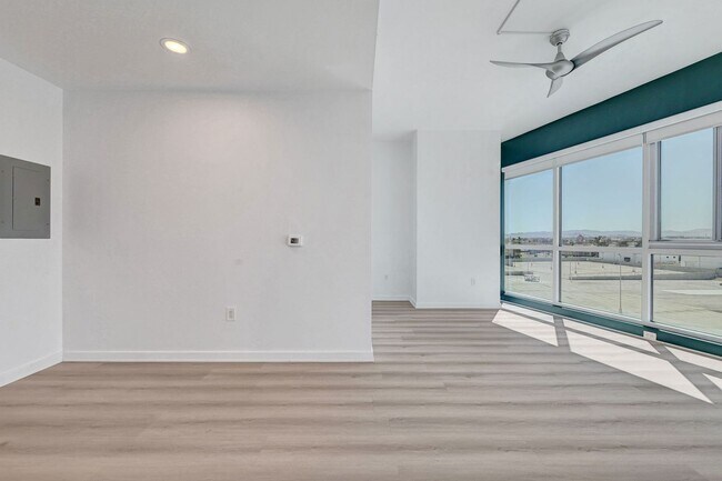 Building Photo - Panorama Towers Unit 602
