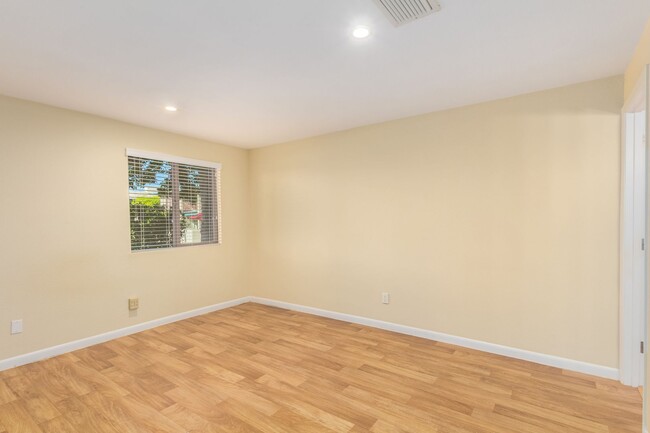 Building Photo - Remodeled 2-Bedroom, 2-Bath Condo in Prime...