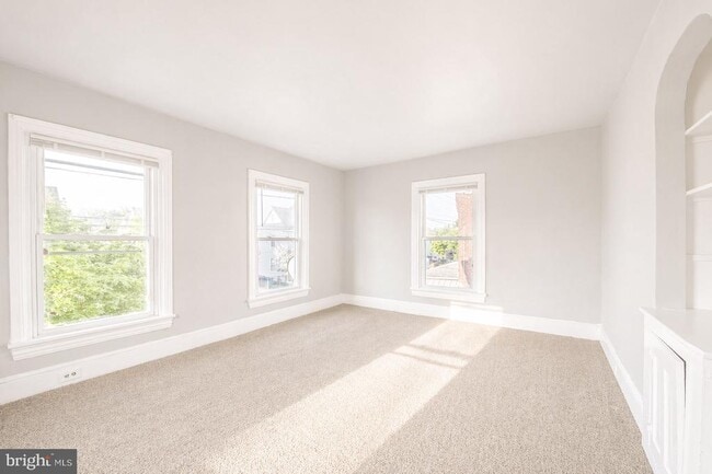 Building Photo - 53 E Hancock St