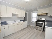 Building Photo - Newly Renovated Apartment in Liverpool!