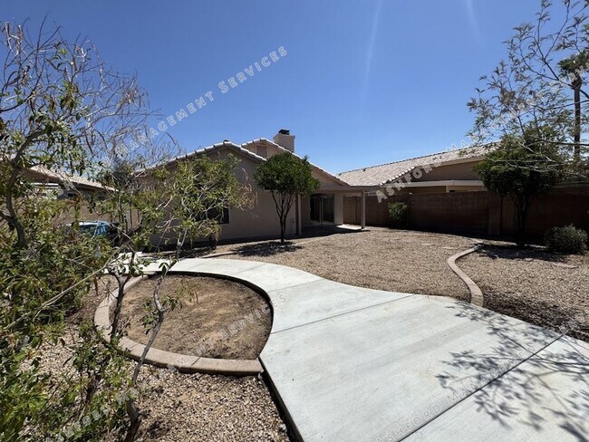 Building Photo - Fabulous 3BR Home with Private Yard + $500...