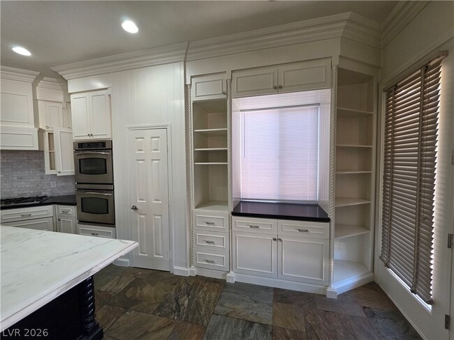 Building Photo - 9338 Wilderness Glen Ave