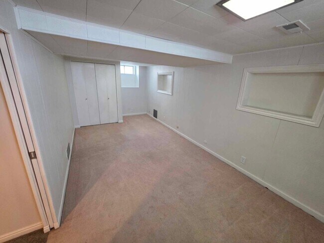 Building Photo - Your Dream Haven Awaits