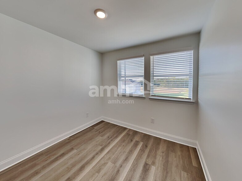 Building Photo - 30 Hickory Ct