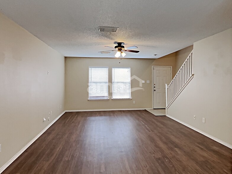 Building Photo - 11011 Victors Hl