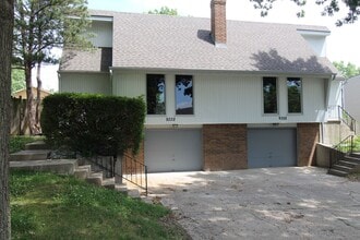 Building Photo - Updated 2 BEDROOM 1.5 BATH DUPLEX