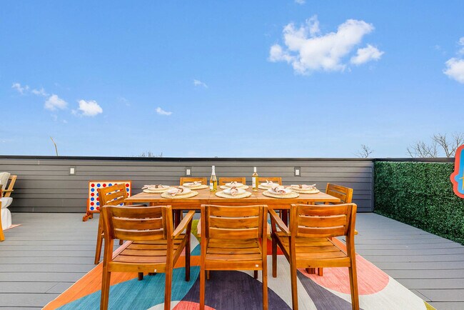 Building Photo - 761 Lynwood Ave