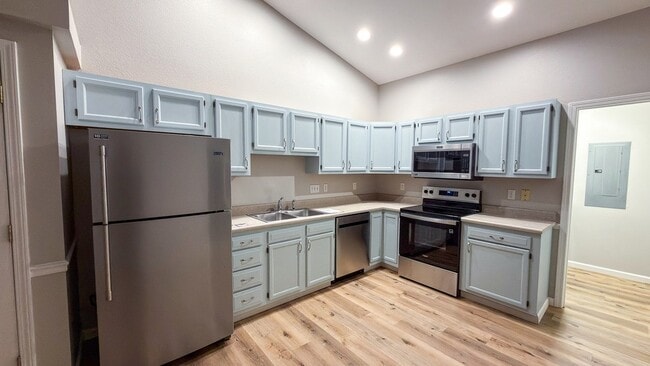 Building Photo - 806 S Sunny Ln