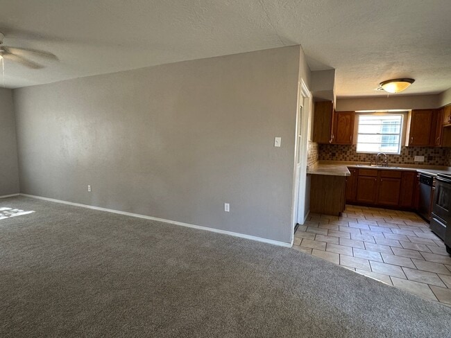Building Photo - 314 SW 68th-AVAILABLE NOW!