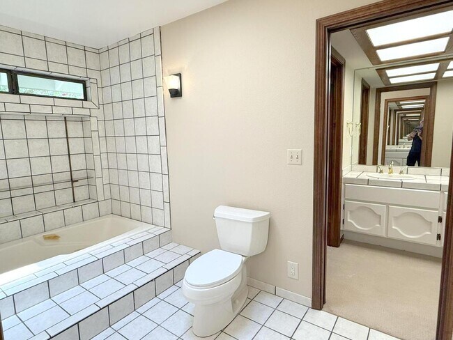 Building Photo - NEW PRICE ! Sprawling ranch home located i...