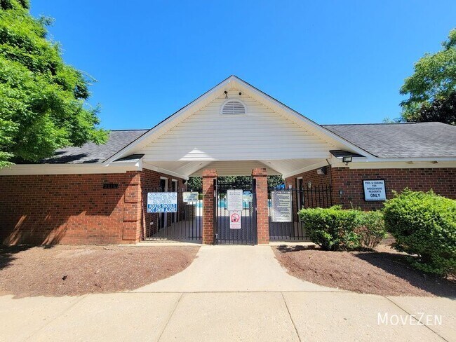 Building Photo - 2200 Valley Edge Dr