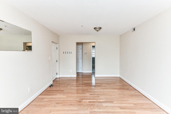 Primary Photo - 231 N Thomas St