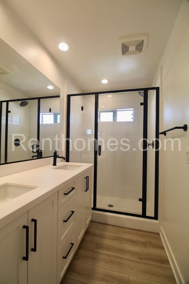 Building Photo - 1710 Discovery Falls Dr