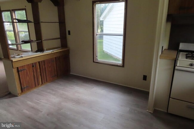 Building Photo - 14169 Buchanan Trail W