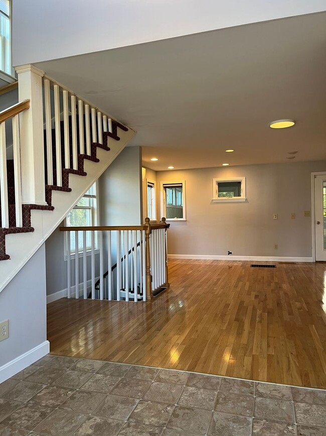 Building Photo - Rare Find Single Family Home in South Port...