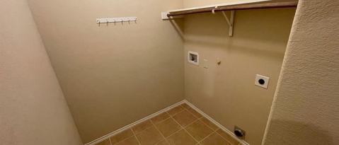 Building Photo - 9012 Waterman Dr