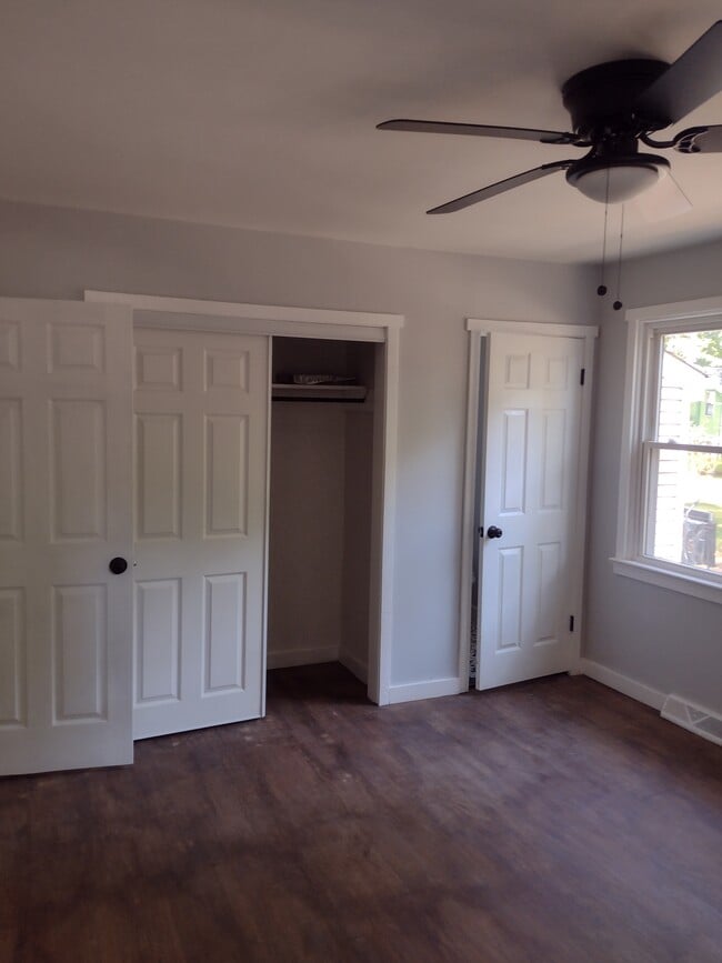 Building Photo - 2525 Deerfield Dr