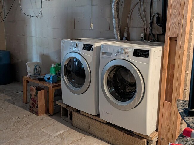 Building Photo - 37 Hill Rd