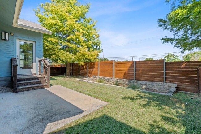 Building Photo - 301 W Stassney Ln