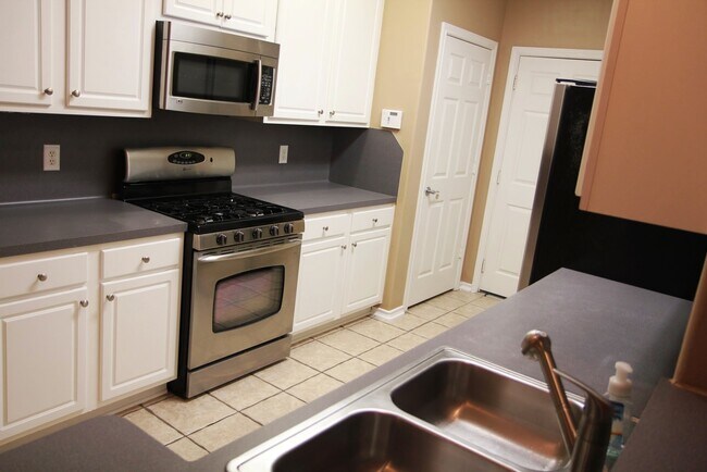 Building Photo - 142 N Camellia Grove Cir