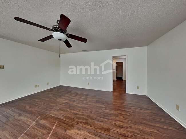 Building Photo - 10286 Butler Dr